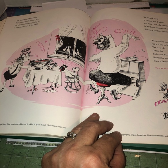 Green 'A Family Christmas' Book - Picture 11 of 12